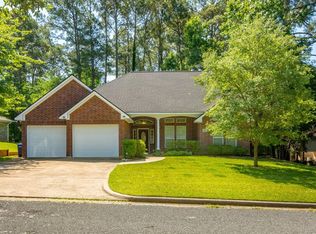 645 Hillcrest Dr, Huntsville, TX 77340