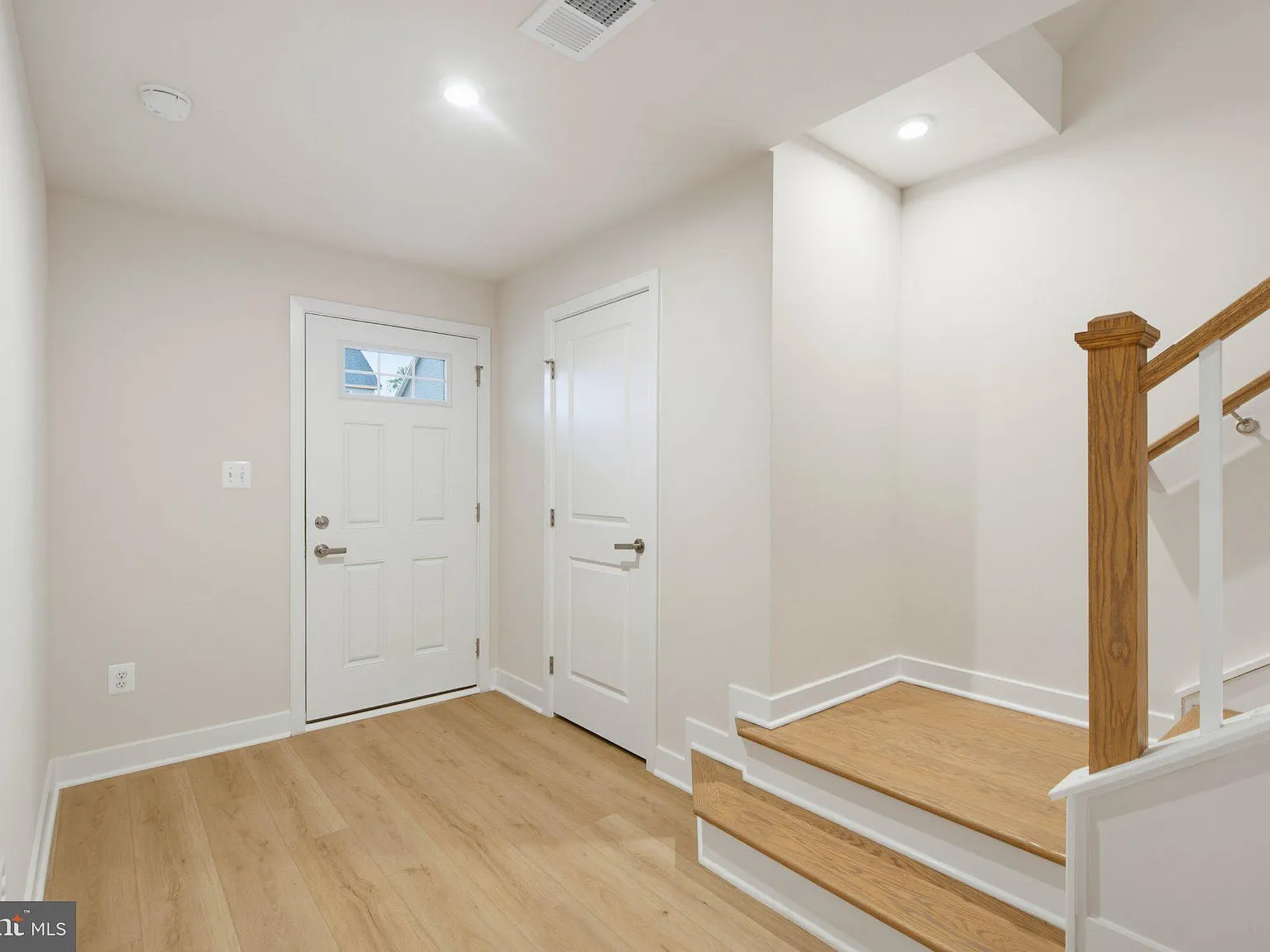 4 bed, 3.5 bath, 2255 sqft, $3,600 — Photo 2