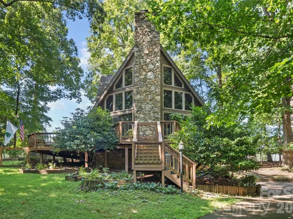 55 Overlook Dr, Candler, NC 28715