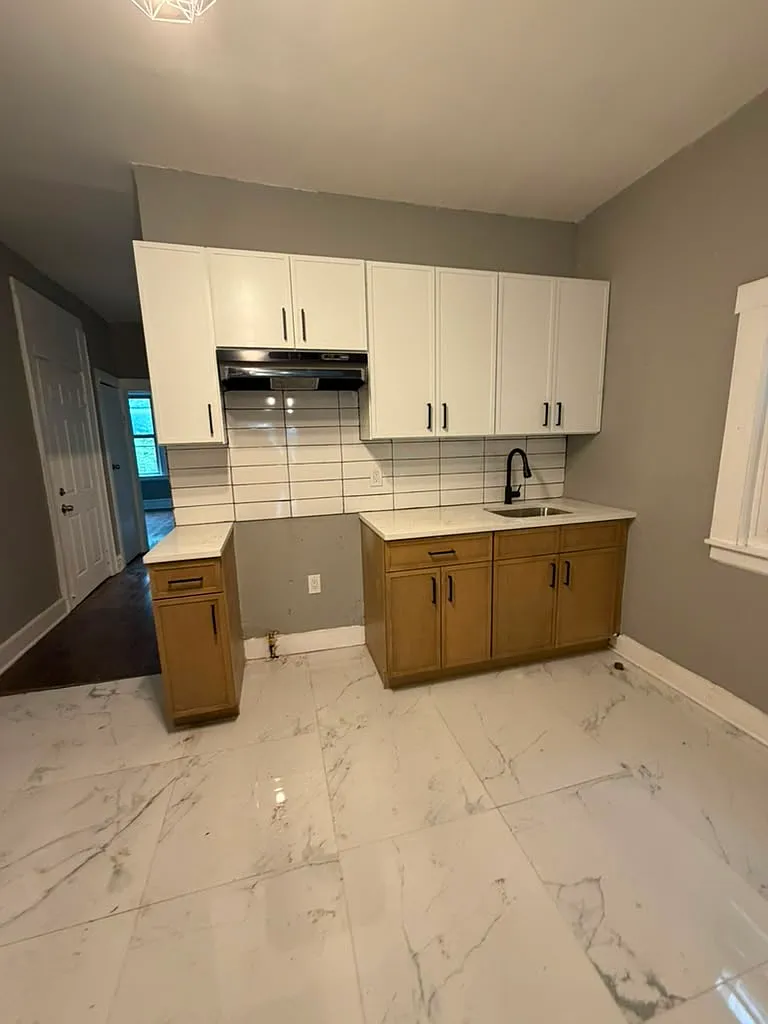3 bed, 1.5 bath, 1000 sqft, $2,100 — Photo 1