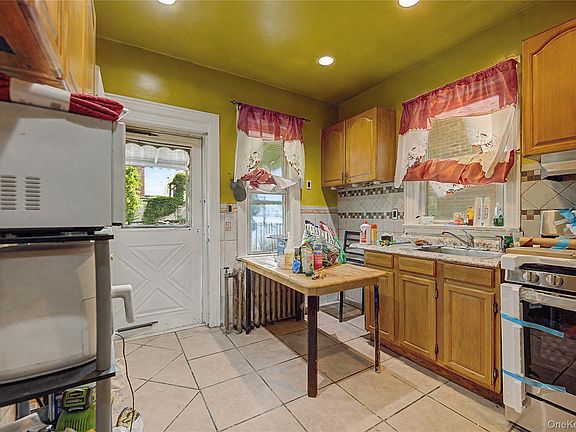 5th image of 953 E 226th Street