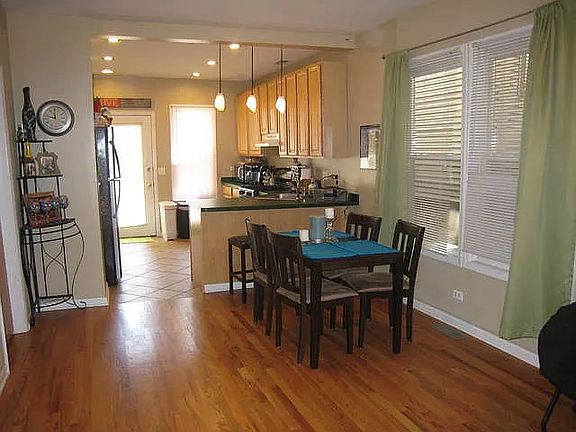 4th image of 3447 N Seeley Ave #1