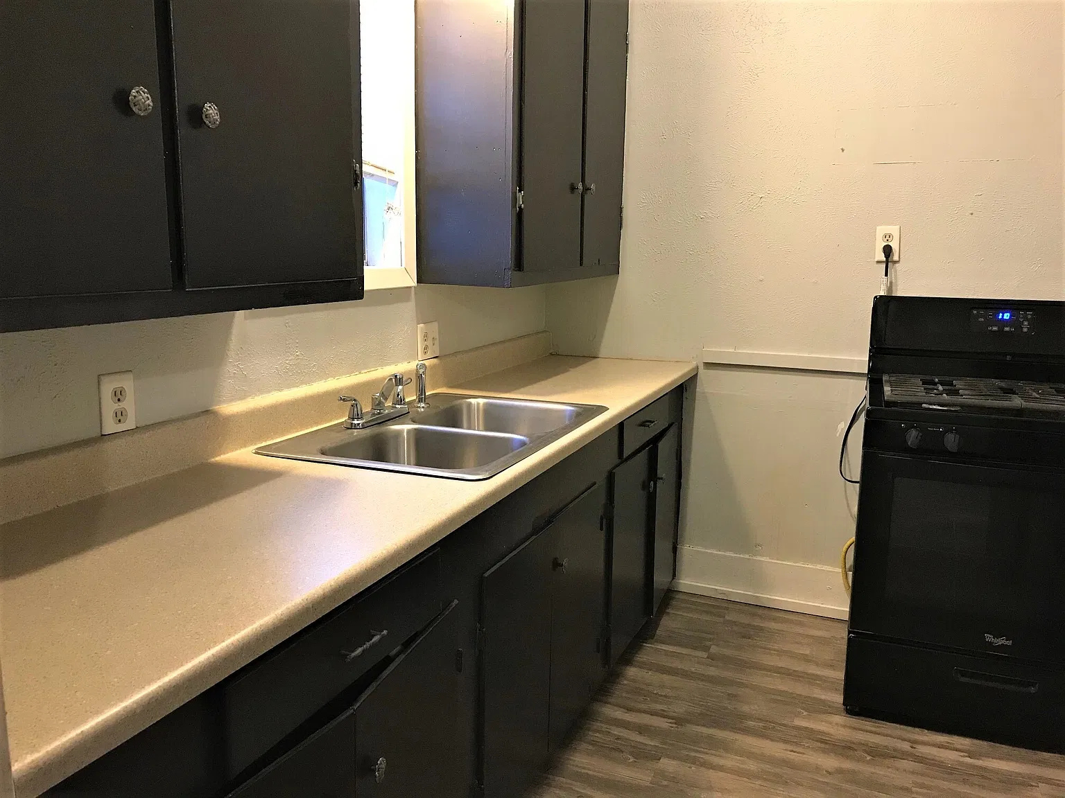 209 S Irwin St — Photo 1