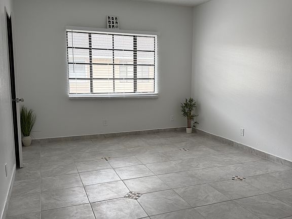 2nd image of 13071 San Fernando Rd #2