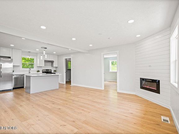 3rd image of 133 Ailor Dr