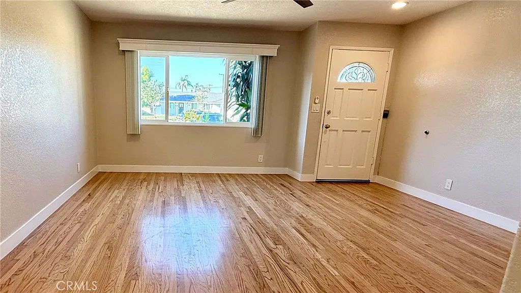 3 bed, 1.5 bath, 1422 sqft, $4,700 — Photo 3