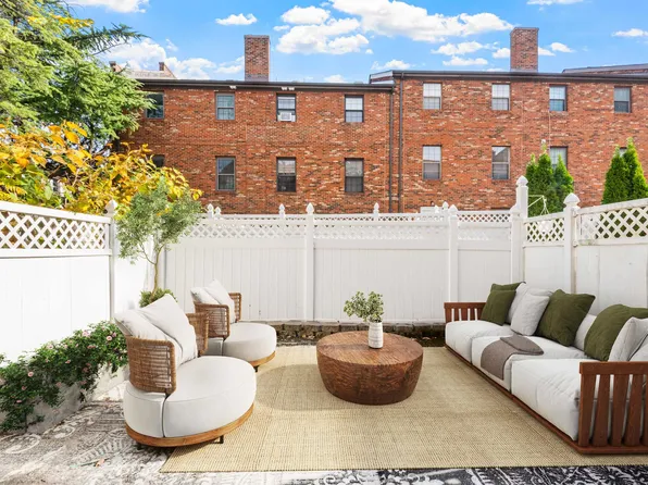 3651 Meadow Lane image 3 of 31