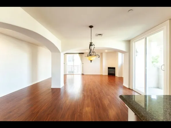 5305 Bellingham Ave Unit 301, Valley Village, CA 91607
