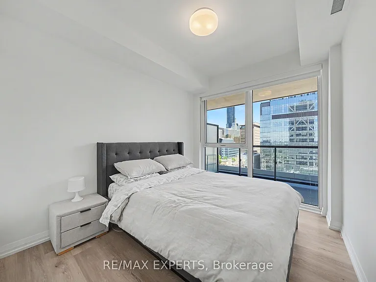 280 Dundas St W #1805 — Photo 4
