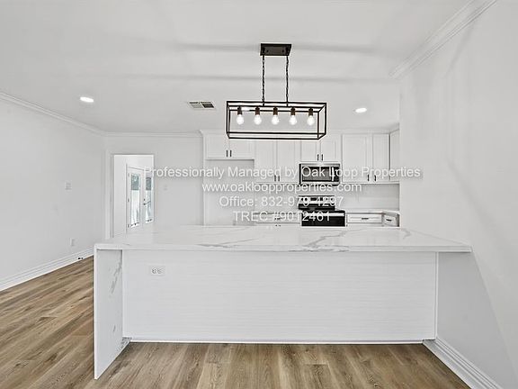 5th image of 1404 Des Jardines St