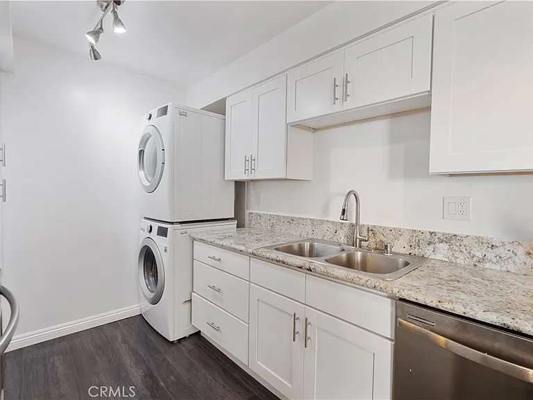 433 S Manhattan Pl #209 — Photo 1