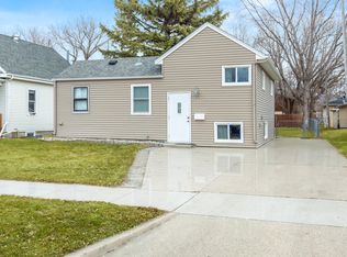 1446 16 1/2 St S, Fargo, ND 58103