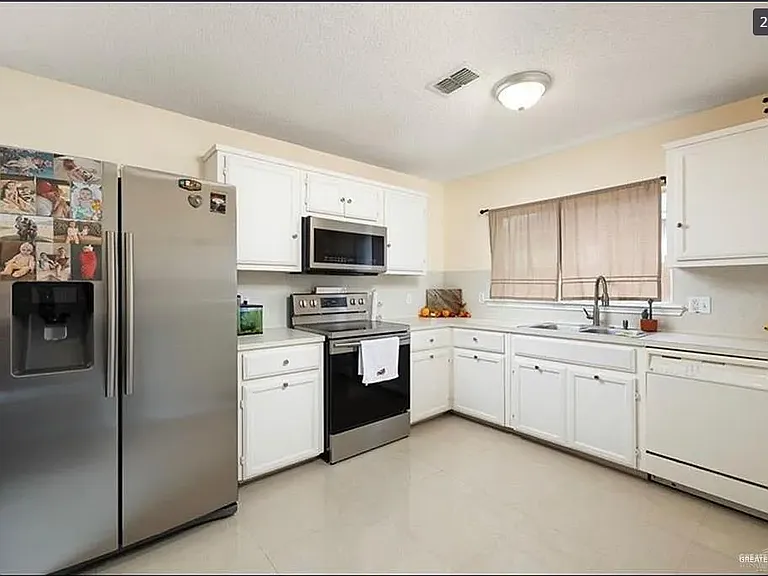 3213 Princeton Ave — Photo 2