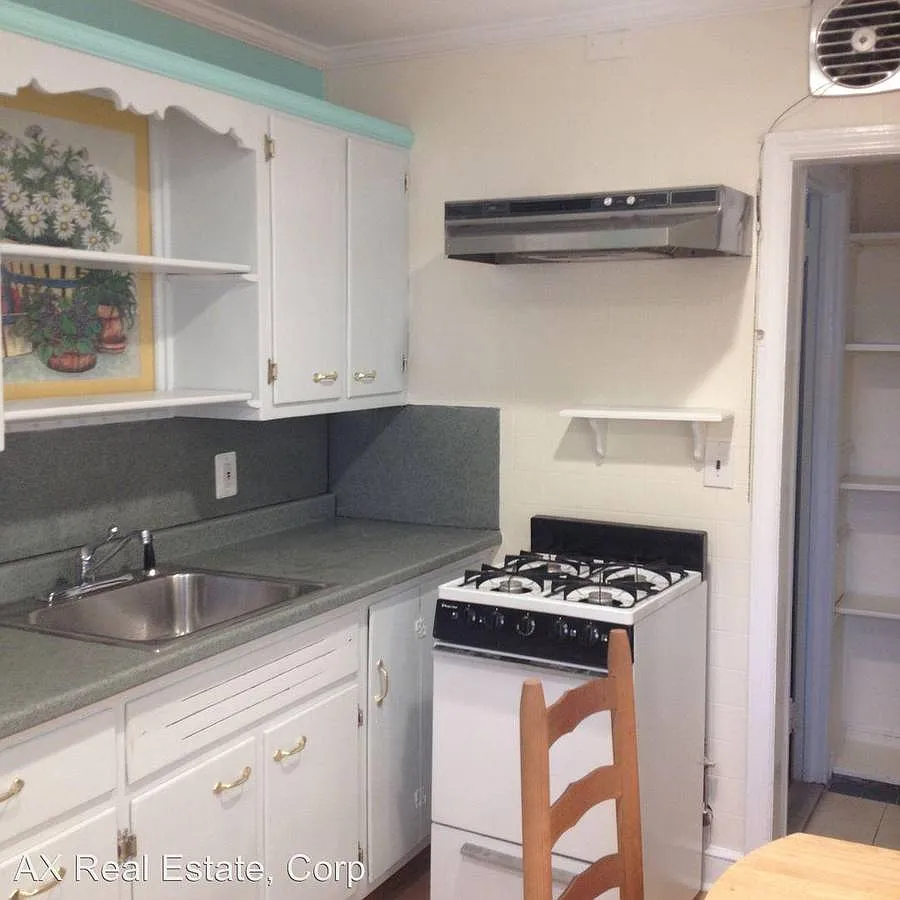 Studio, 400 sqft, $1,800 — Photo 2