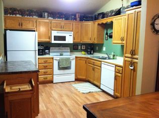 1527 Suntree Dr, West Fargo, ND 58078