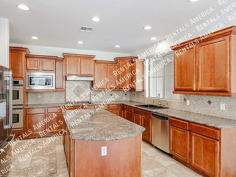 3966 E Crest Ln — Photo 2