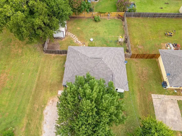 807 Lee St, Tioga, TX 76271