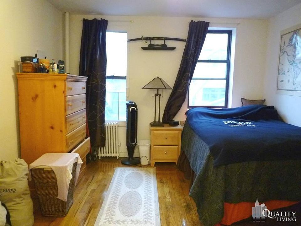 2nd image of 407 W 44th St APT 3E