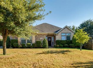 800 Flagstone Dr, Burleson, TX 76028