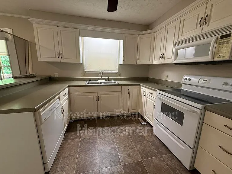 1511 Cavern Ct — Photo 4