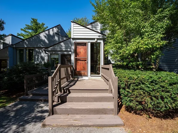 112 Waterside Clearing Unit 112, Village Of Nagog Woods, MA 01718