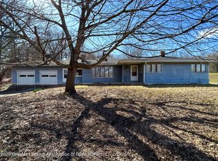 745 Prairie Creek Rd, Ionia, MI 48846