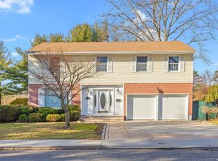 74 Kilburn Rd, Garden City, NY 11530