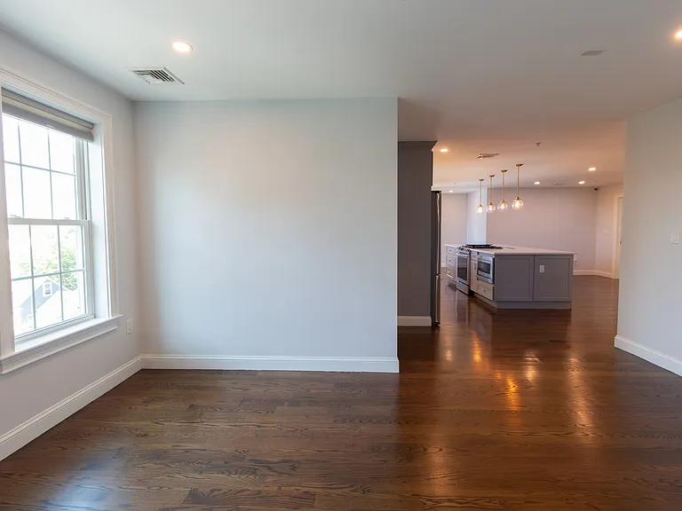 27 Suffolk St #3 — Photo 7