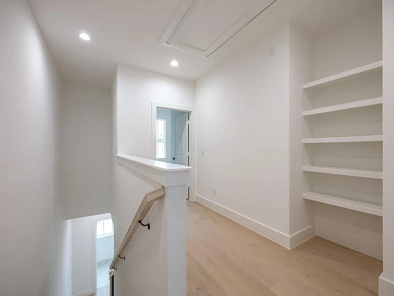 947 Blackshire Ln — Photo 26