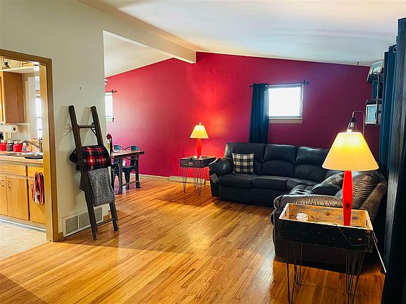 3rd image of 1221 Bedford Ln