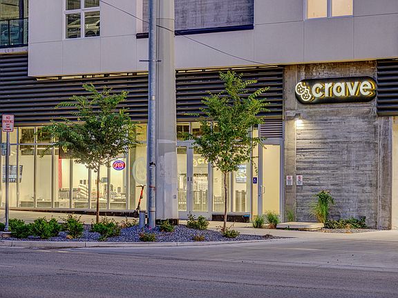 On Site Retailers at 6th and Main Apartments