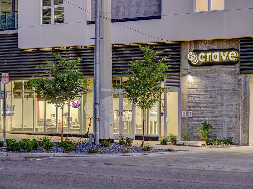 On Site Retailers at 6th and Main Apartments