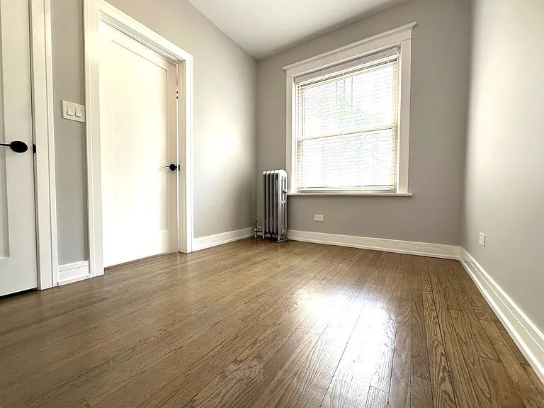 5452 N Paulina St #1 — Photo 4