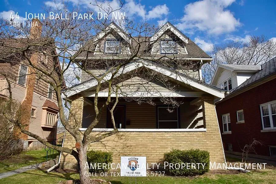5 bed, 2.5 bath, 1700 sqft, $3,100 — Photo 1