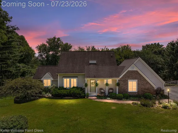 2611 Quail Run St, Rochester, MI 48306