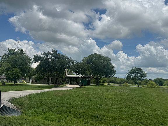 3rd image of 114 Daisy Dr