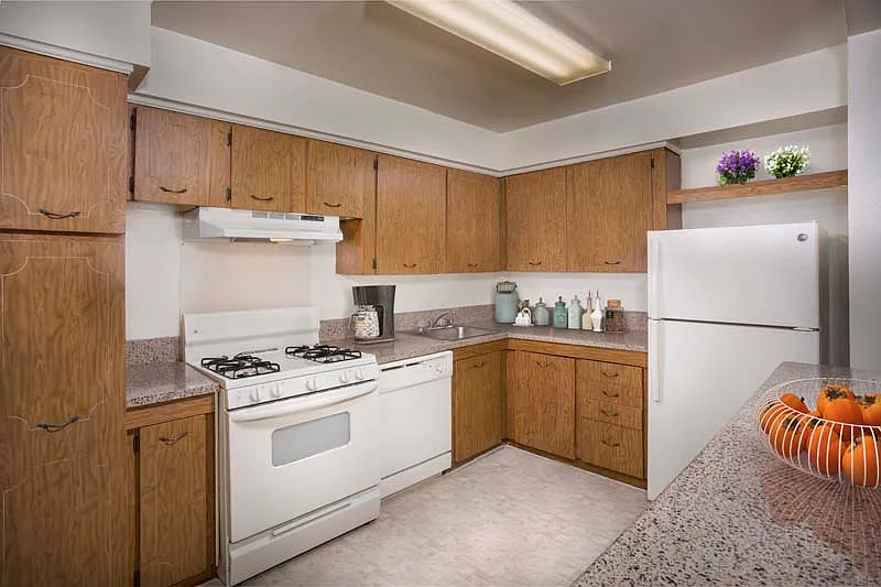 Deerfield Run & Village Square North Apartments — Photo 4