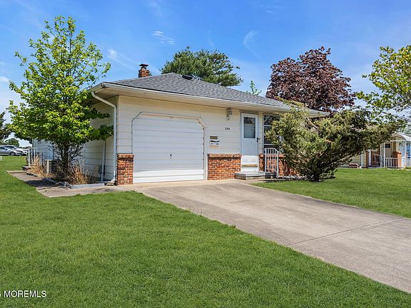 5th image of 390 Saint Thomas Drive