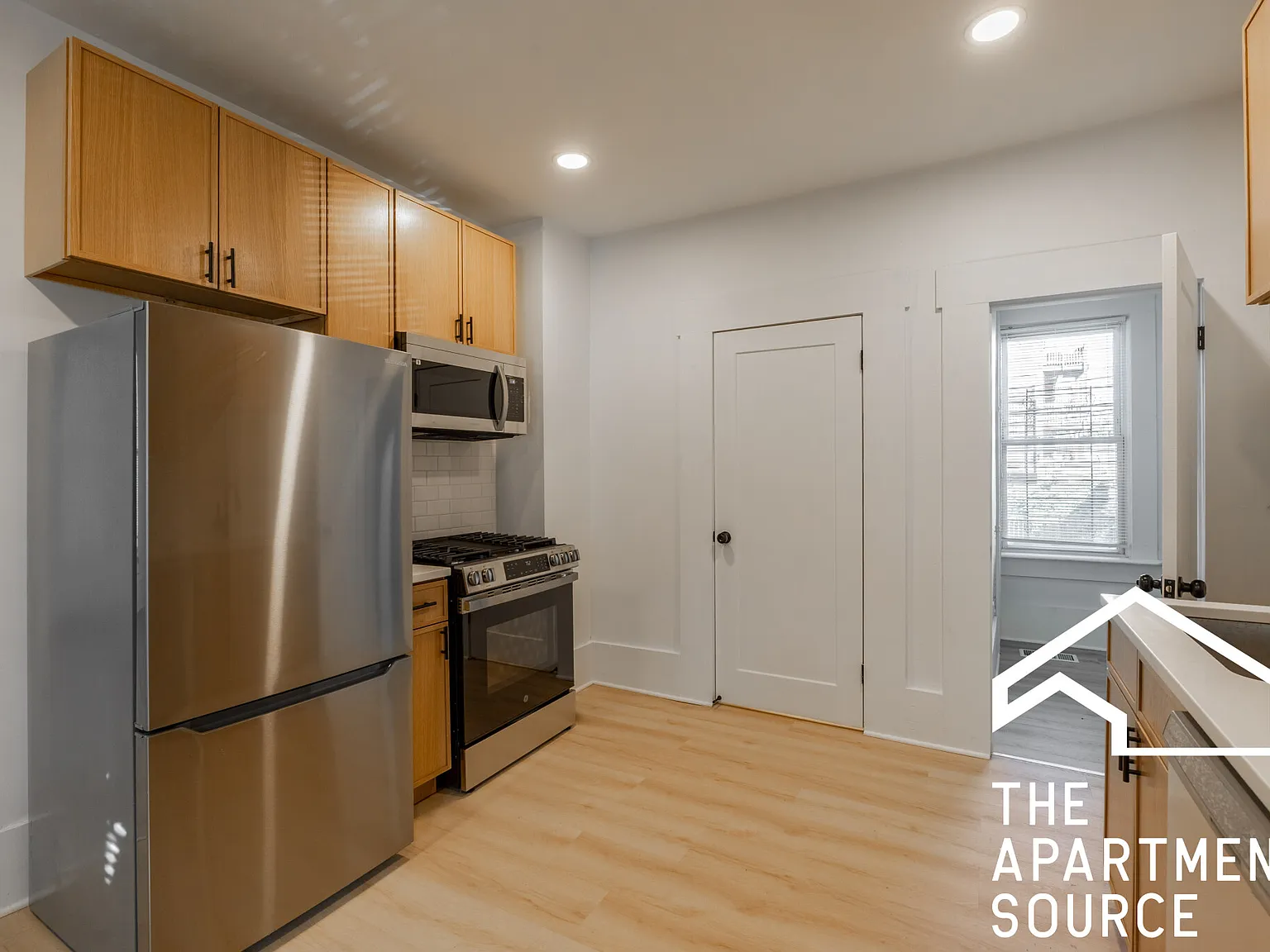 2 bed, 900 sqft, $2,795 — Photo 2