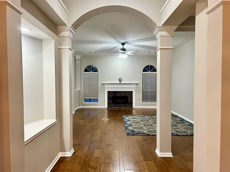 16807 Laguna Springs Dr — Photo 6