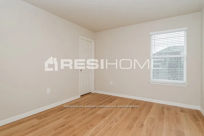 1702 Diane St — Photo 9
