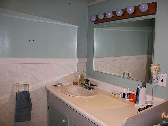 Full bath on 1st floor