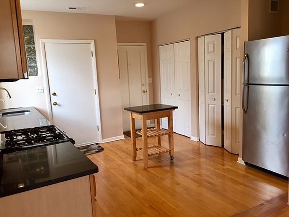 5th image of 2219 W Highland Ave APT 3S