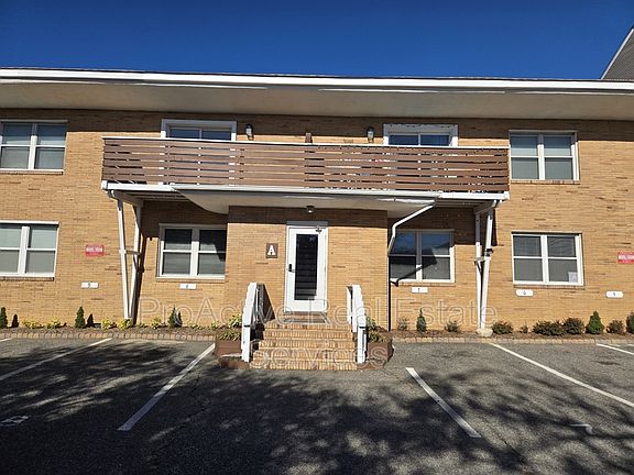 4th image of 1976 E Ocean View Ave APT B2