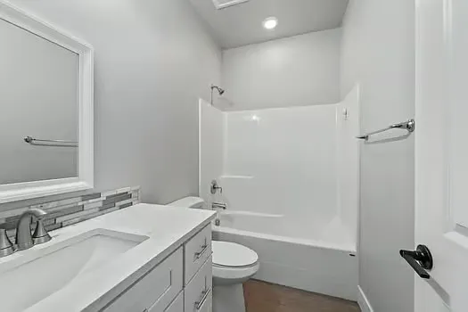 740 6th Ave — Photo 21