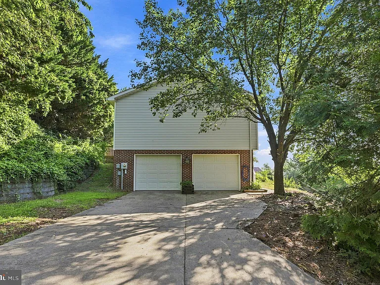 1183 River Bend Ct — Photo 43
