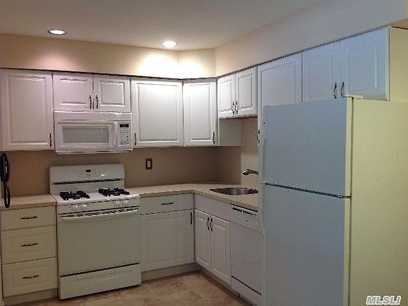 4th image of 20 Laurel Ave APT 57