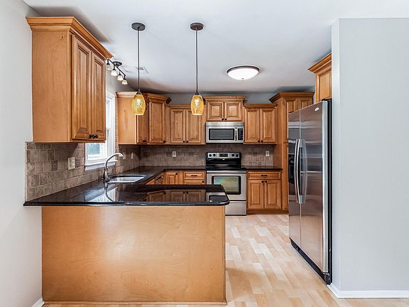 4th image of 11225 Coachman Cir