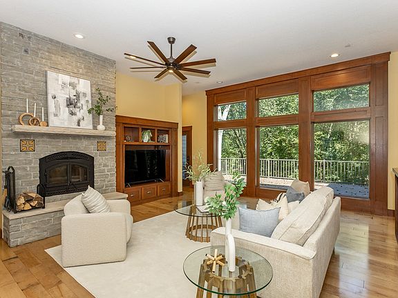 4th image of 5692 SW Lake Ridge Dr