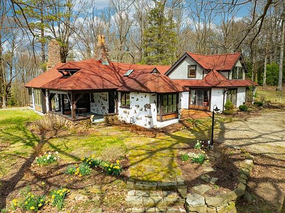3rd image of 400 Allen Ln